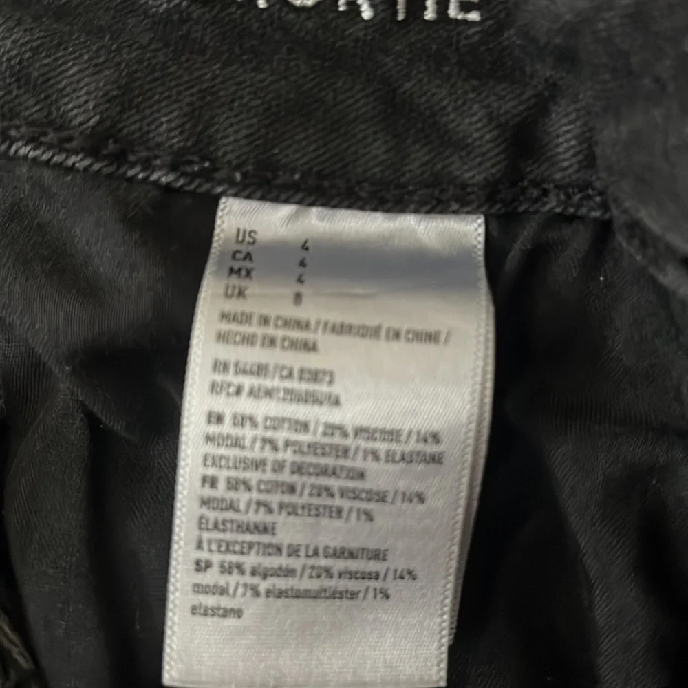 Shorts - Picture 4 of 5